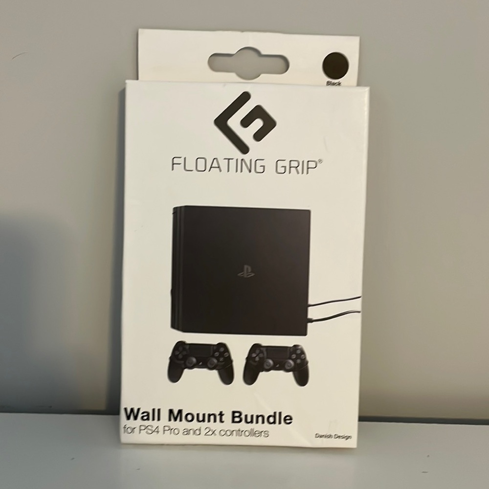 PS4 and controller wall mount